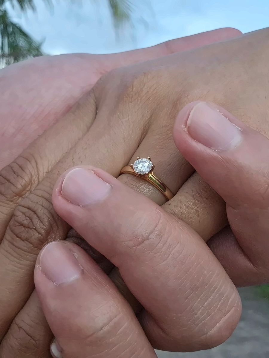 Close-up of the engagement ring on Geselle's hand